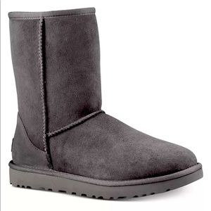 SOLD UGG Women's Classic II Short Boots